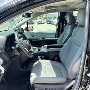 2025 Toyota SIENNA XLE 8-PASSENGER 照片 32
