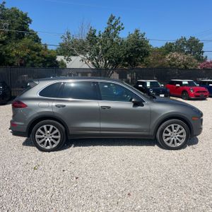 صورة 10 لـ 2016 Porsche CAYENNE BASE