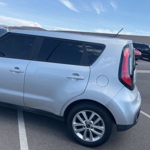 2019 KIA SOUL + 照片 6