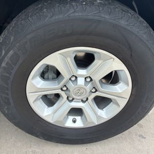 2019 Toyota 4RUNNER SR5 — миниатюра 20