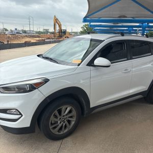 HYUNDAI TUCSON SE - 2