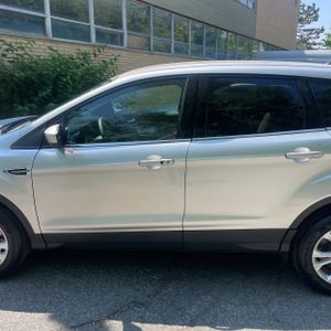 FORD ESCAPE SE - 4