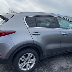 KIA SPORTAGE LX - 9