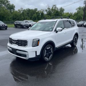 2024 KIA TELLURIDE S photo 1