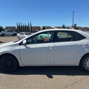 2017 Toyota COROLLA LE photo 4
