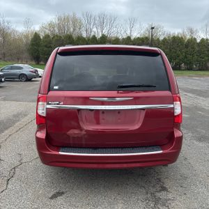 CHRYSLER TOWN AND COUNTRY TOURING - 7