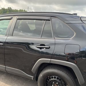 صورة 6 لـ 2021 Toyota RAV4 LE