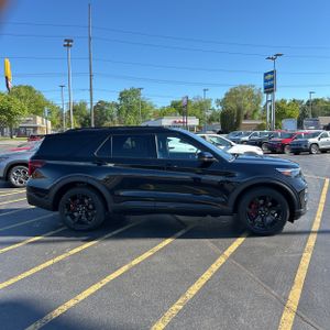 FORD EXPLORER ST - 10