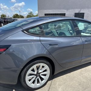 TESLA MODEL 3 BASE - 9