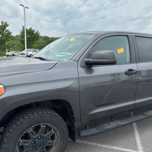 TOYOTA TUNDRA - 2