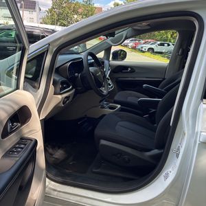 صورة 33 لـ 2022 Chrysler VOYAGER LX