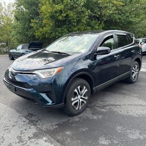 2018 Toyota RAV4 LE 照片 1
