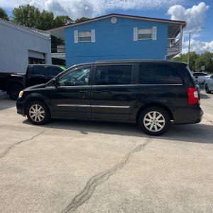 CHRYSLER TOWN AND COUNTRY TOURING - 3