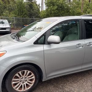 2015 Toyota SIENNA XLE 8-PASSENGER 照片 2