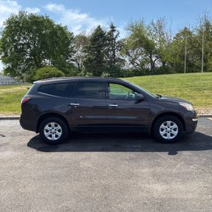 CHEVROLET TRAVERSE LS - 10