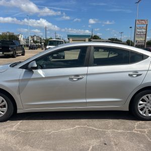 صورة 4 لـ 2019 Hyundai ELANTRA SE