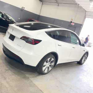 TESLA MODEL Y LONG RANGE - 10