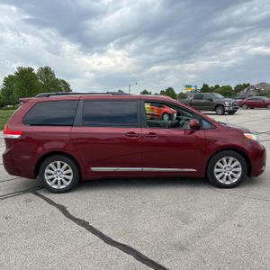 TOYOTA SIENNA - 10