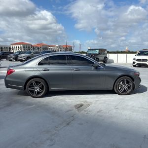 MERCEDES-BENZ E-CLASS - 10