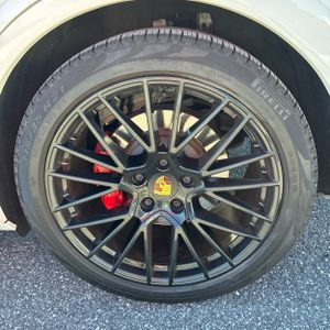 صورة 18 لـ 2021 Porsche CAYENNE GTS