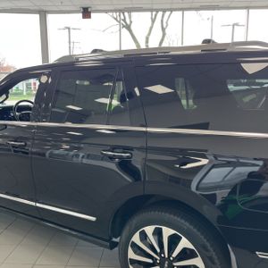 LINCOLN NAVIGATOR RESERVE - 6