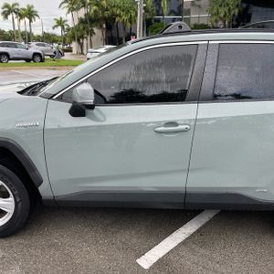 صورة 4 لـ 2021 Toyota RAV4 HYBRID XLE