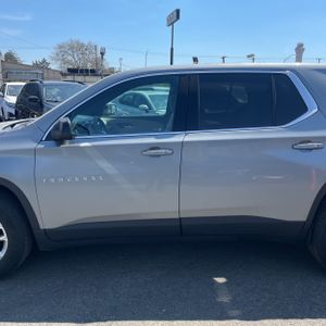 CHEVROLET TRAVERSE LS - 4