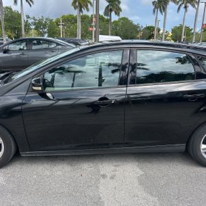 FORD FOCUS SE - 4