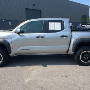 2025 Toyota TACOMA TRD OFF ROAD — фото 4