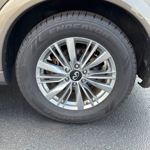 2019 Infiniti QX80 LUXE — фото 18