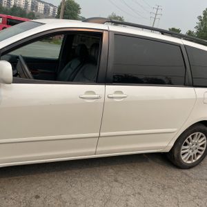 صورة 4 لـ 2010 Toyota SIENNA XLE