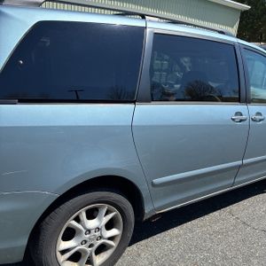 TOYOTA SIENNA - 8