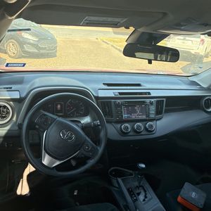 صورة 36 لـ 2017 Toyota RAV4 LE