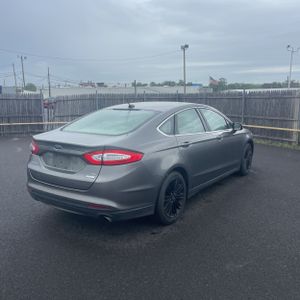 FORD FUSION SE - 8
