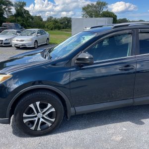 صورة 2 لـ 2017 Toyota RAV4 LE