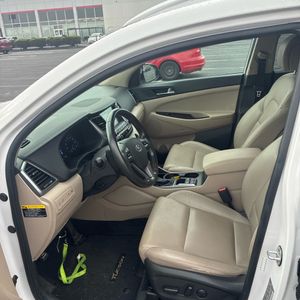 2017 Hyundai TUCSON LIMITED — фото 32