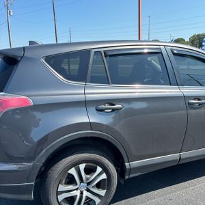 صورة 9 لـ 2018 Toyota RAV4 LE
