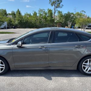 FORD FUSION SE - 3