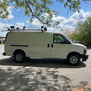 CHEVROLET EXPRESS 2500 - 10