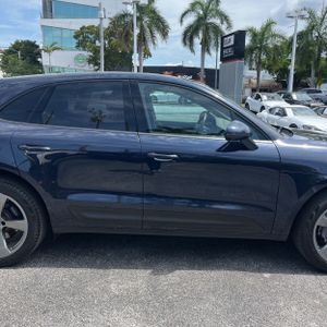 2022 Porsche MACAN BASE — миниатюра 11
