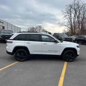 JEEP GRAND CHEROKEE ALTITUDE - 10