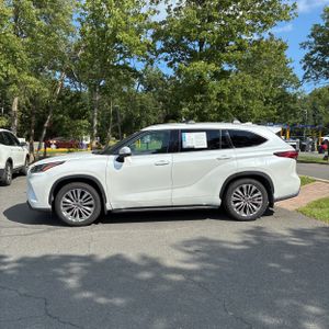 صورة 3 لـ 2024 Toyota HIGHLANDER PLATINUM