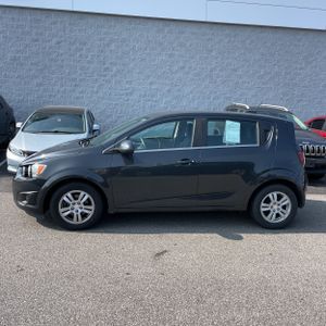 صورة 2 لـ 2015 Chevrolet SONIC LT AUTO