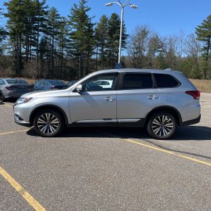 MITSUBISHI OUTLANDER SE - 4