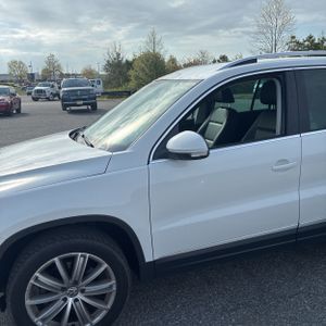 VOLKSWAGEN TIGUAN S - 2