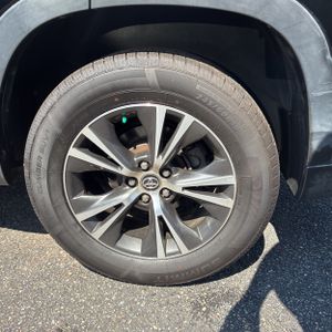 2018 Toyota HIGHLANDER LE thumbnail 18