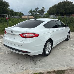 FORD FUSION SE - 8