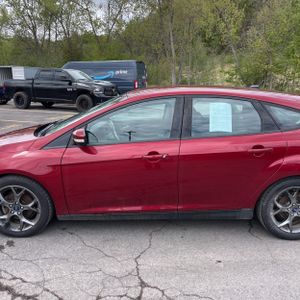 FORD FOCUS SE - 4