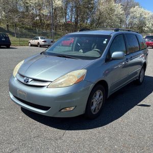 TOYOTA SIENNA - 1
