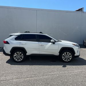 صورة 10 لـ 2024 Toyota RAV4 XLE PREMIUM